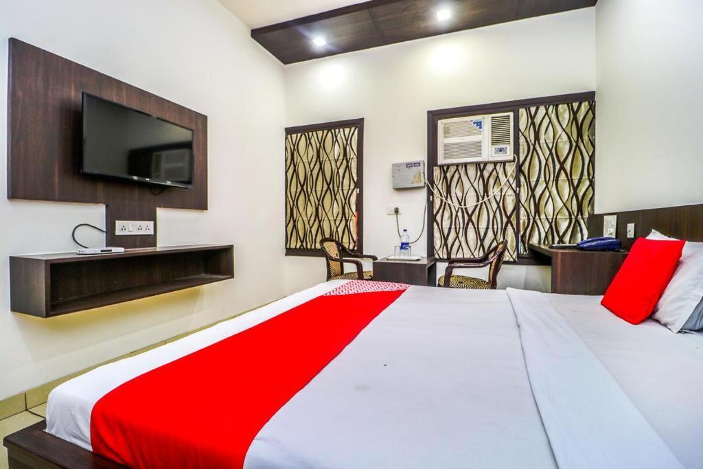 Hotel Sartaj ลูดิฮานา ภายนอก รูปภาพ