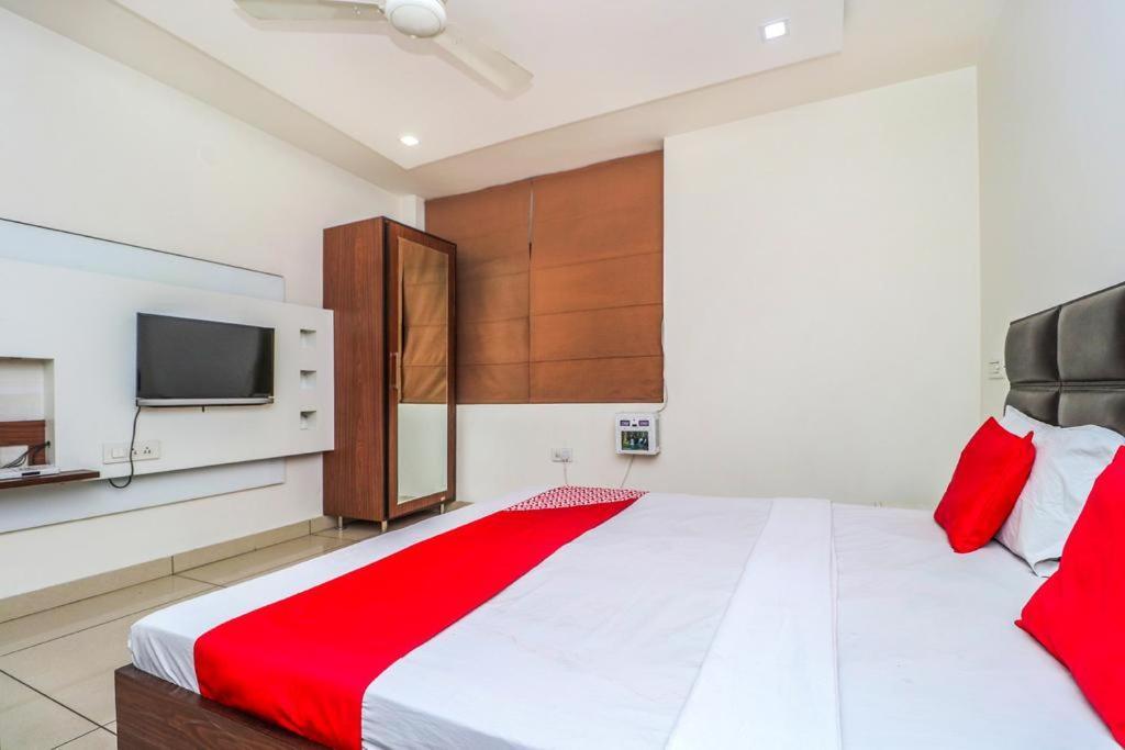 Hotel Sartaj ลูดิฮานา ภายนอก รูปภาพ